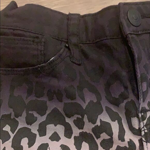 Hudson animal print  shorts - Picture 2 of 11